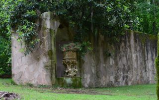 Gothic Wall with fuschia in Italian Urn